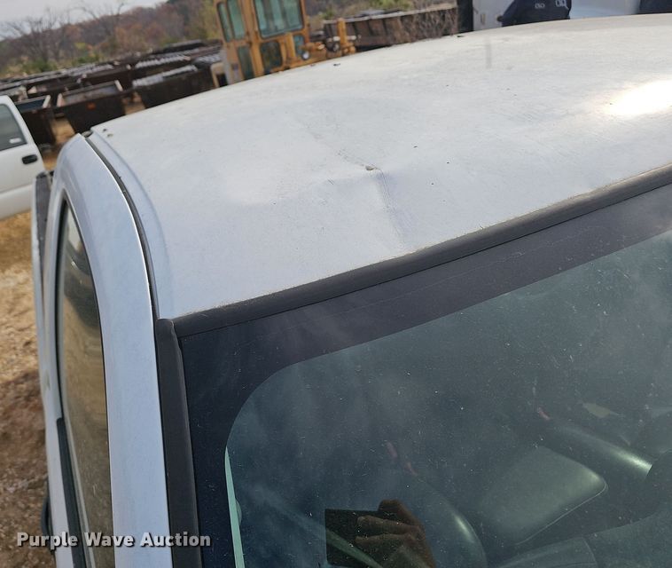 image for item OJ9175 2004 Chevrolet Silverado 1500 pickup truck