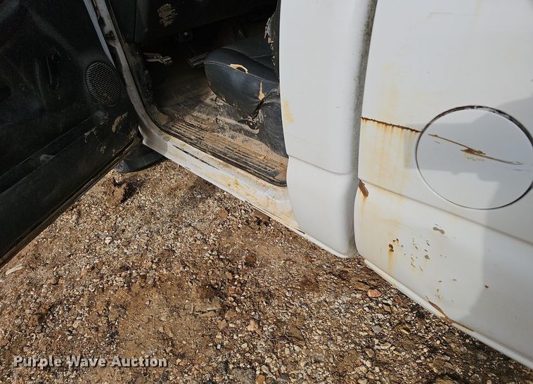 image for item OJ9175 2004 Chevrolet Silverado 1500 pickup truck