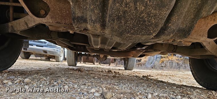 image for item OJ9175 2004 Chevrolet Silverado 1500 pickup truck