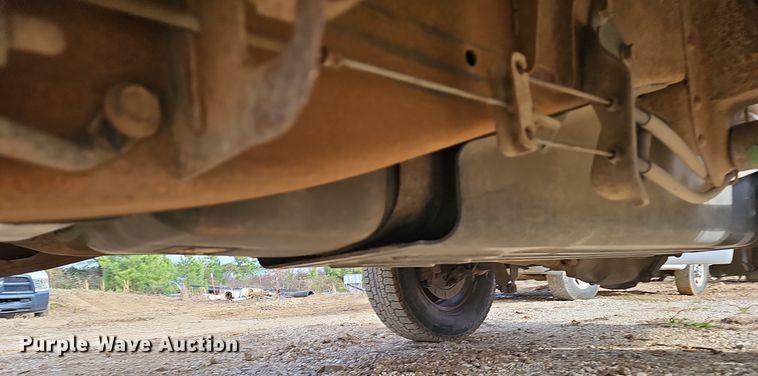 image for item OJ9175 2004 Chevrolet Silverado 1500 pickup truck