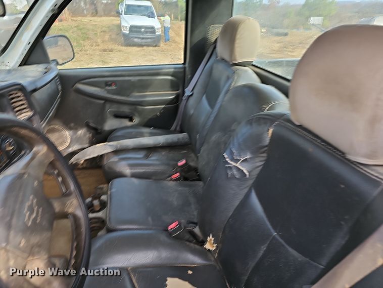 image for item OJ9175 2004 Chevrolet Silverado 1500 pickup truck