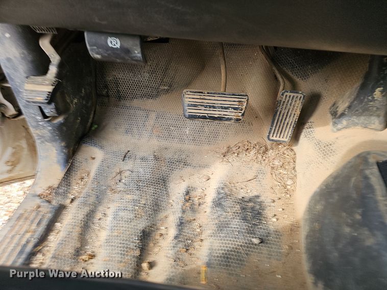 image for item OJ9175 2004 Chevrolet Silverado 1500 pickup truck