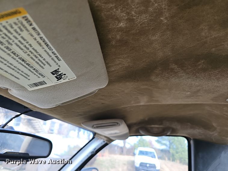 image for item OJ9175 2004 Chevrolet Silverado 1500 pickup truck