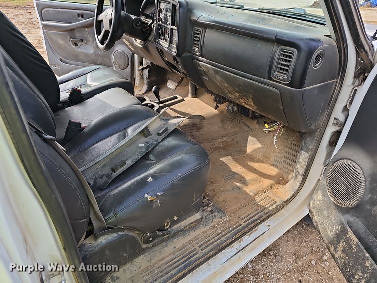 image for item OJ9175 2004 Chevrolet Silverado 1500 pickup truck