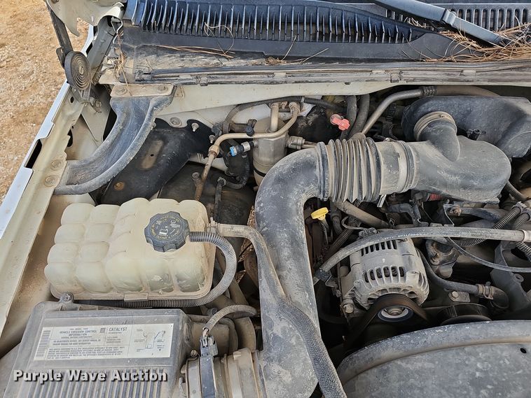 image for item OJ9175 2004 Chevrolet Silverado 1500 pickup truck