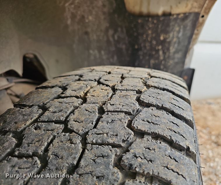 image for item OJ9175 2004 Chevrolet Silverado 1500 pickup truck