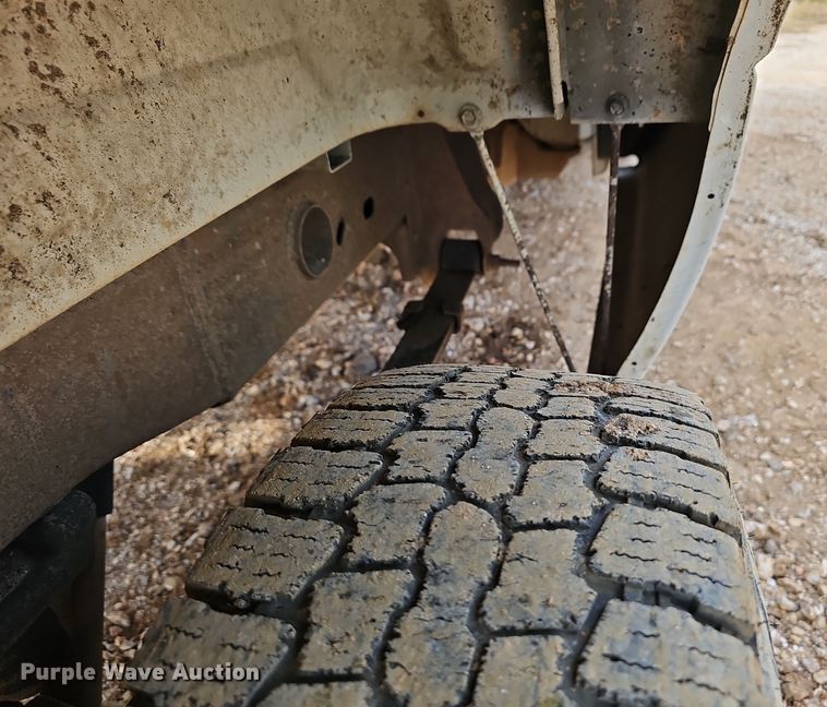 image for item OJ9175 2004 Chevrolet Silverado 1500 pickup truck