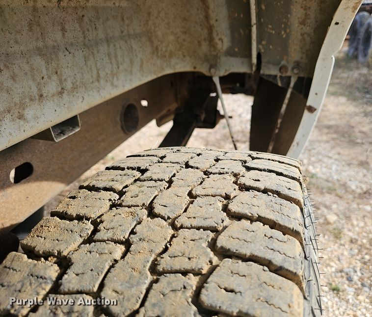 image for item OJ9175 2004 Chevrolet Silverado 1500 pickup truck