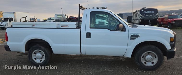 image for item YA0273 2008 Ford F250 Super Duty XL pickup truck