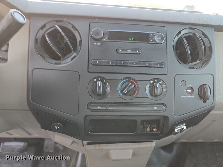 image for item YA0273 2008 Ford F250 Super Duty XL pickup truck