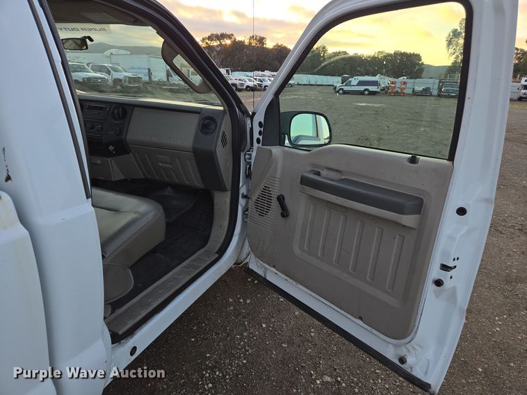 image for item YA0273 2008 Ford F250 Super Duty XL pickup truck