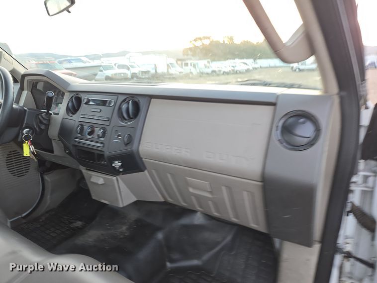 image for item YA0273 2008 Ford F250 Super Duty XL pickup truck