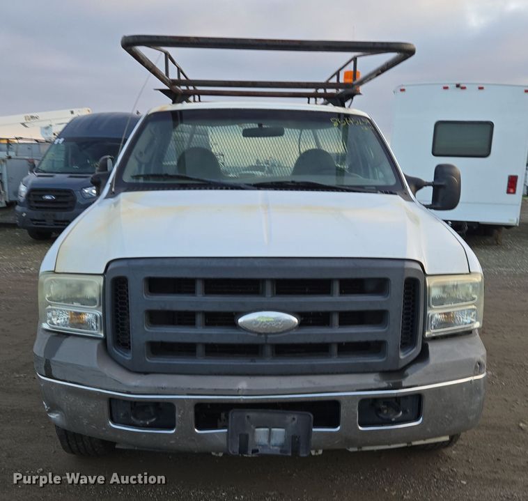 image for item YA0274 2005 Ford F250 Super Duty XL pickup truck