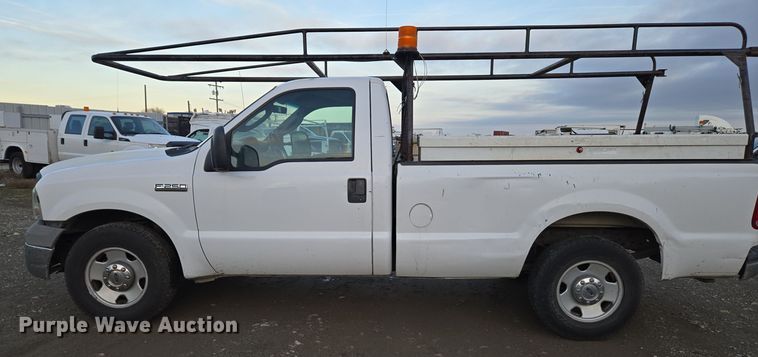 image for item YA0274 2005 Ford F250 Super Duty XL pickup truck