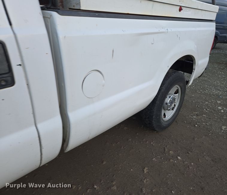 image for item YA0274 2005 Ford F250 Super Duty XL pickup truck