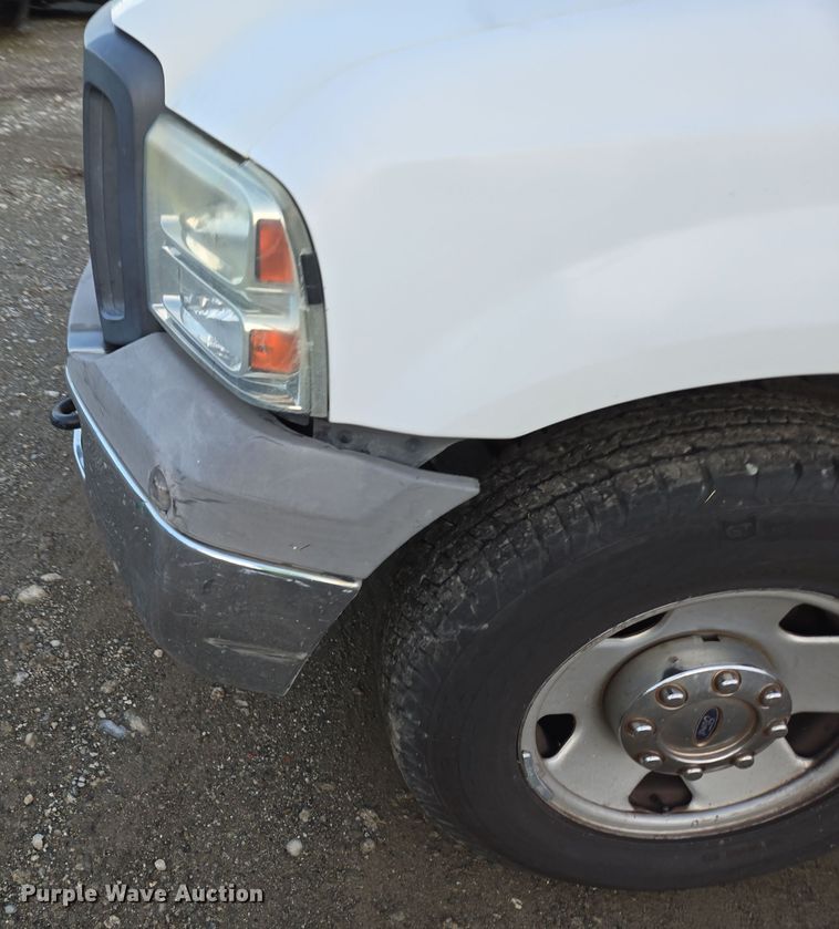 image for item YA0274 2005 Ford F250 Super Duty XL pickup truck