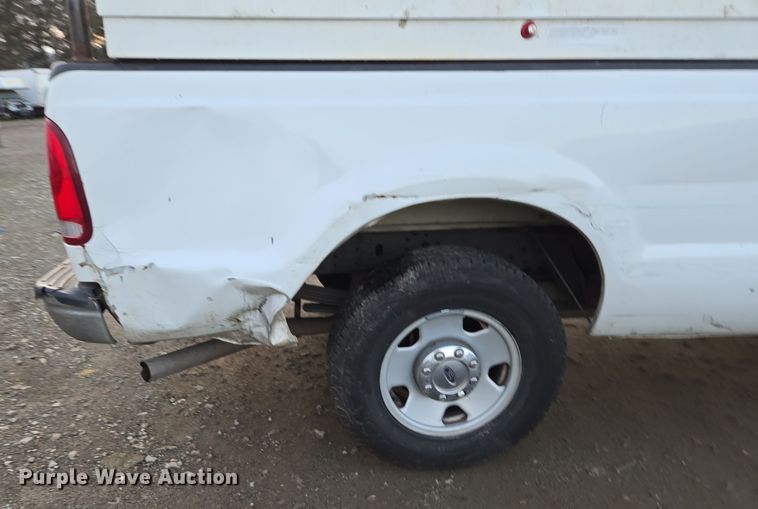 image for item YA0274 2005 Ford F250 Super Duty XL pickup truck