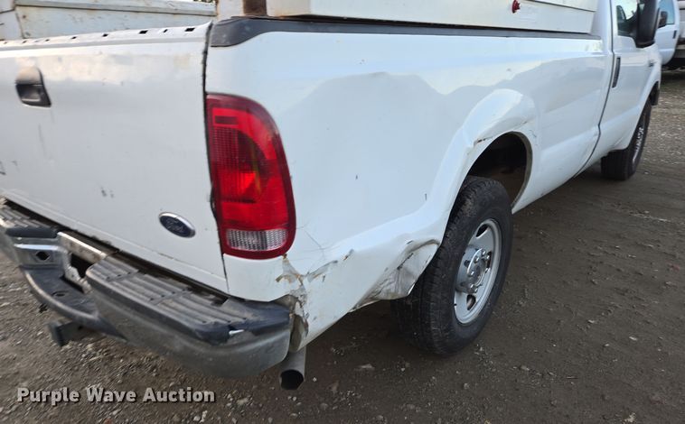 image for item YA0274 2005 Ford F250 Super Duty XL pickup truck