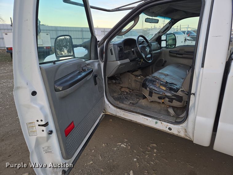 image for item YA0274 2005 Ford F250 Super Duty XL pickup truck