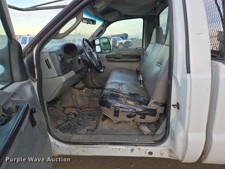 image for item YA0274 2005 Ford F250 Super Duty XL pickup truck