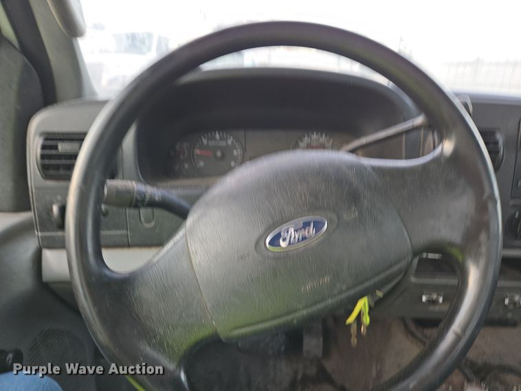 image for item YA0274 2005 Ford F250 Super Duty XL pickup truck