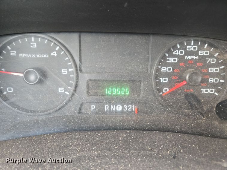 image for item YA0274 2005 Ford F250 Super Duty XL pickup truck