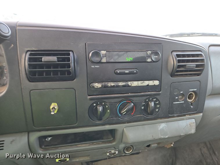 image for item YA0274 2005 Ford F250 Super Duty XL pickup truck