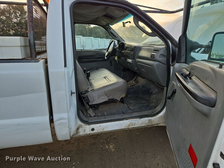 image for item YA0274 2005 Ford F250 Super Duty XL pickup truck