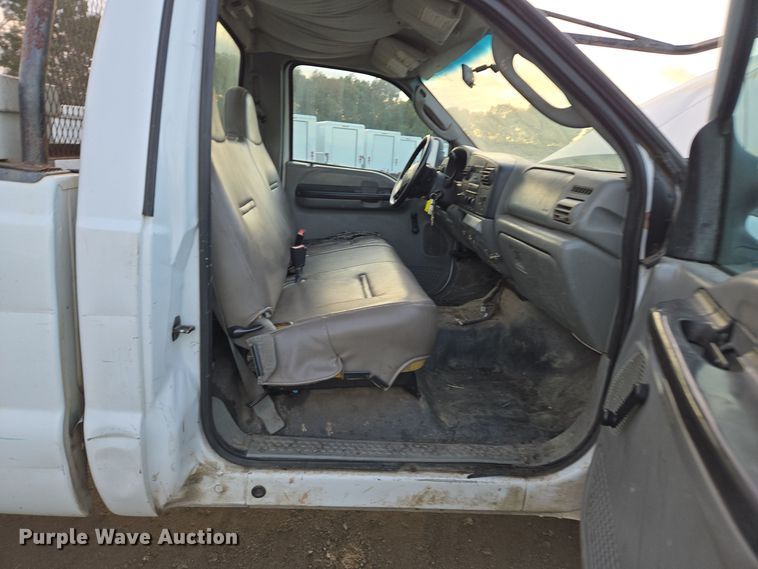 image for item YA0274 2005 Ford F250 Super Duty XL pickup truck