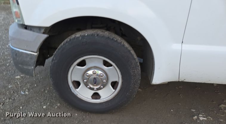 image for item YA0274 2005 Ford F250 Super Duty XL pickup truck