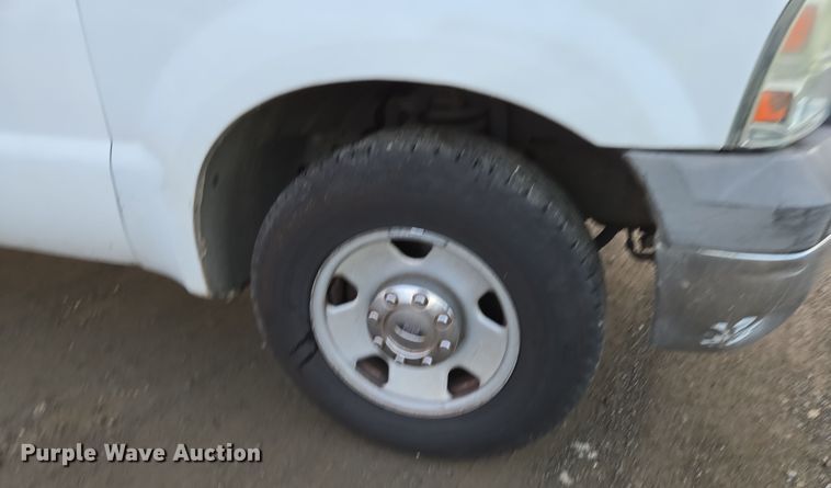 image for item YA0274 2005 Ford F250 Super Duty XL pickup truck