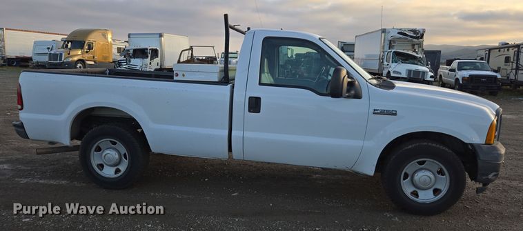 image for item YA0276 2006 Ford F250 Super Duty XL pickup truck