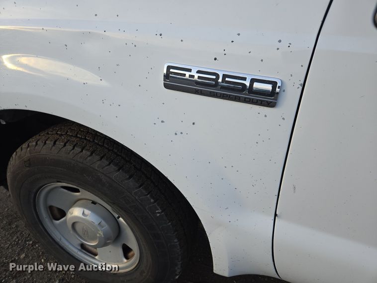 image for item YA0276 2006 Ford F250 Super Duty XL pickup truck