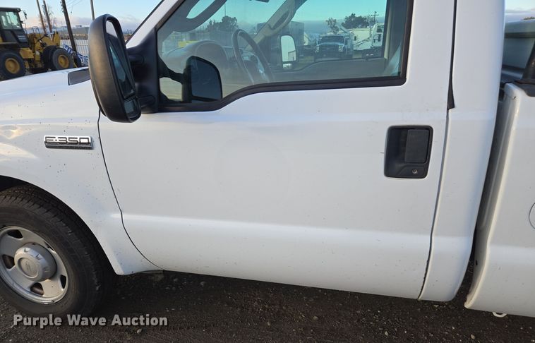 image for item YA0276 2006 Ford F250 Super Duty XL pickup truck