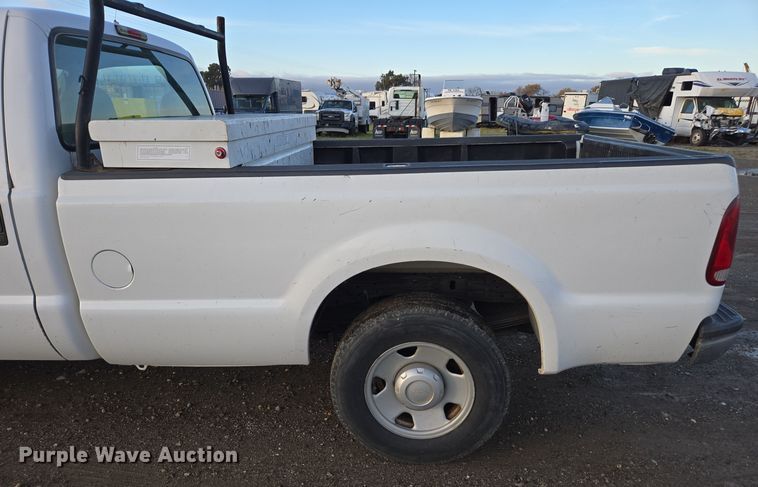 image for item YA0276 2006 Ford F250 Super Duty XL pickup truck