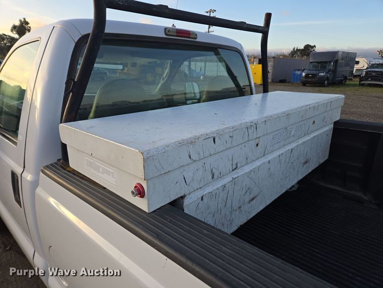 image for item YA0276 2006 Ford F250 Super Duty XL pickup truck