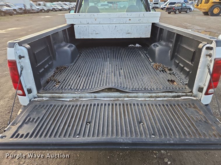 image for item YA0276 2006 Ford F250 Super Duty XL pickup truck