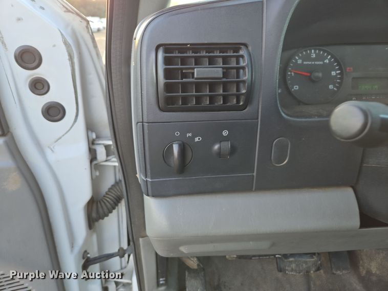 image for item YA0276 2006 Ford F250 Super Duty XL pickup truck