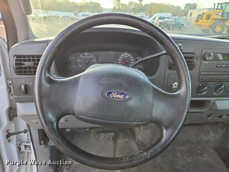 image for item YA0276 2006 Ford F250 Super Duty XL pickup truck