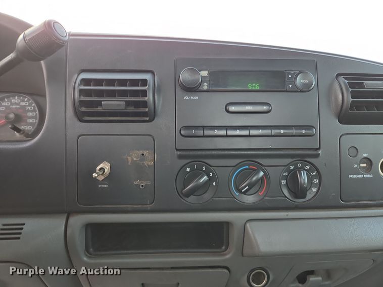 image for item YA0276 2006 Ford F250 Super Duty XL pickup truck