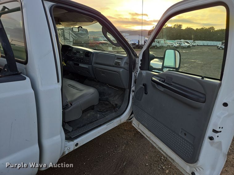 image for item YA0276 2006 Ford F250 Super Duty XL pickup truck