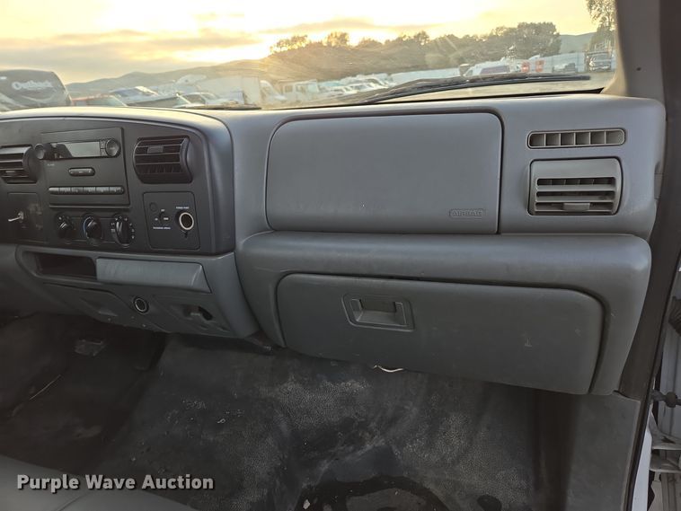 image for item YA0276 2006 Ford F250 Super Duty XL pickup truck