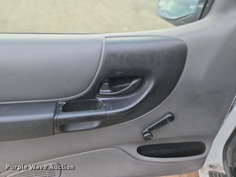 image for item YA0281 2002 Ford Ranger SuperCab pickup truck