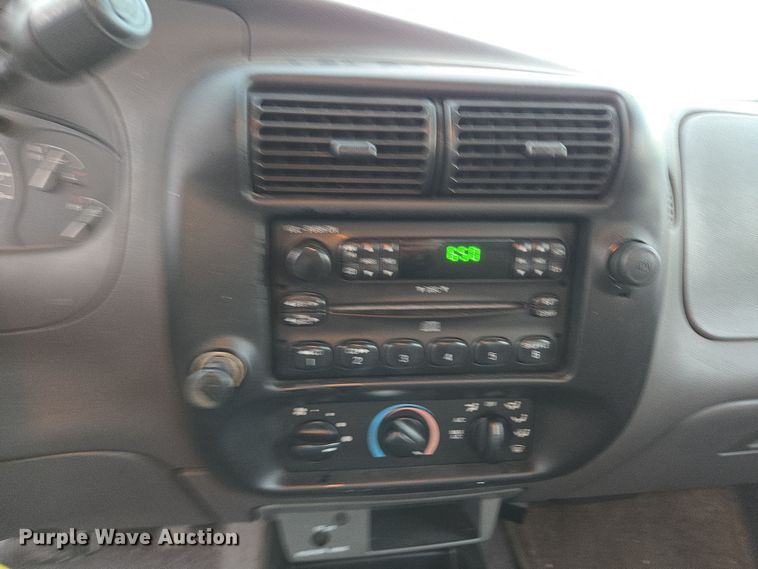 image for item YA0281 2002 Ford Ranger SuperCab pickup truck