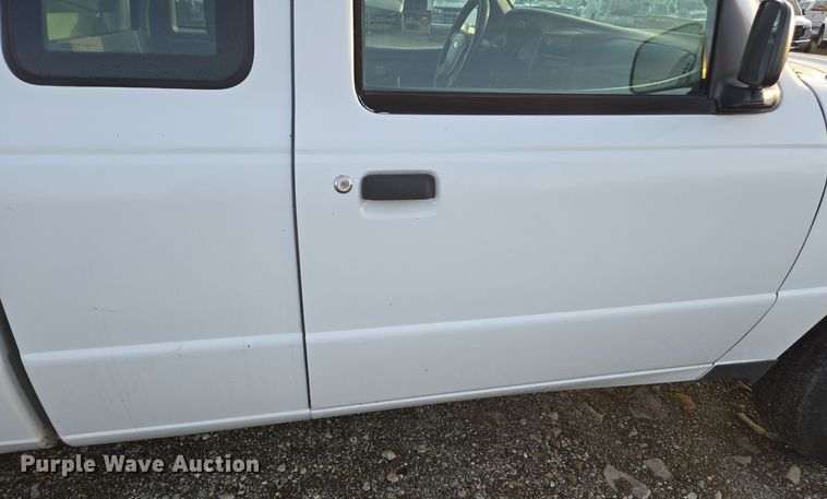 image for item YA0282 2004 Ford Ranger SuperCab pickup truck