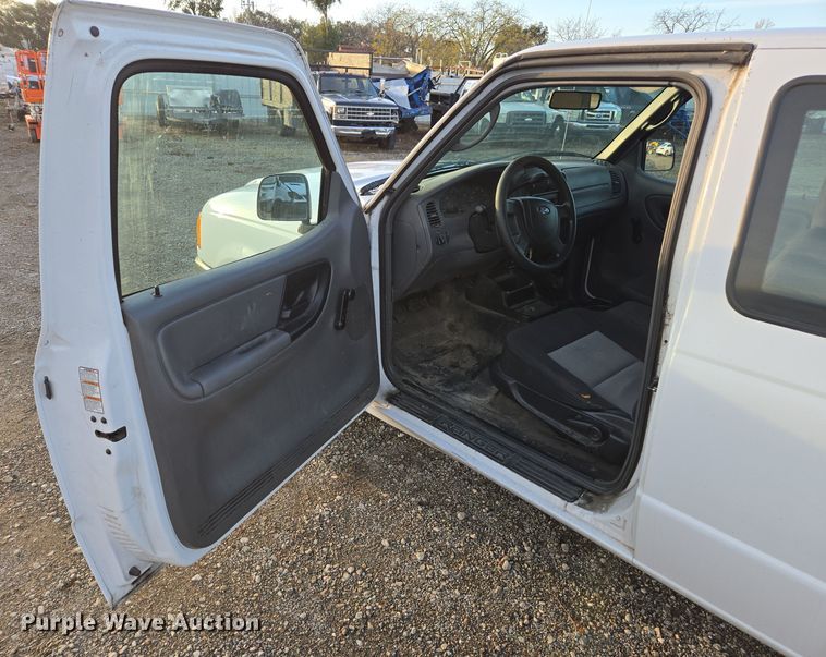 image for item YA0282 2004 Ford Ranger SuperCab pickup truck