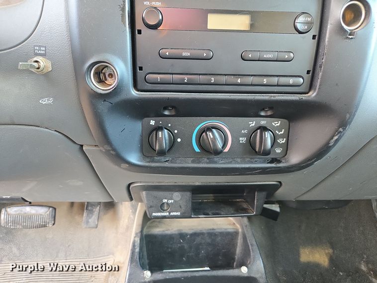 image for item YA0282 2004 Ford Ranger SuperCab pickup truck