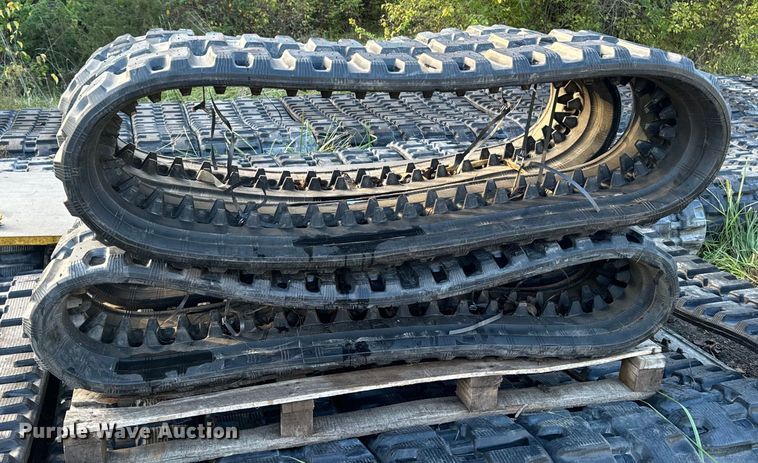 image for item EG6924 (4) Camso excavator rubber tracks