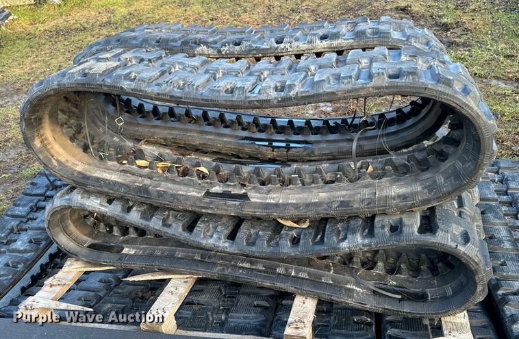 image for item EG6924 (4) Camso excavator rubber tracks