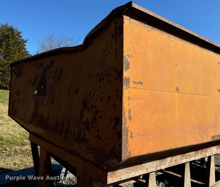 image for item EH7409 Gravity wagon